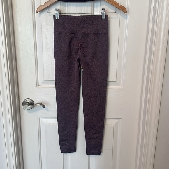 GYMSHARK ADAPT ANIMAL SEAMLESS LEGGINGS BRA SET PURPLE XS - Picture 6 of 8